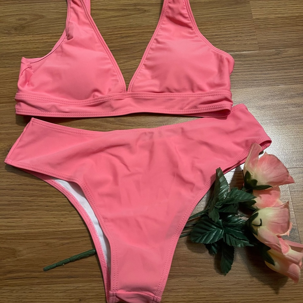 NWOT 2 Pc Bathing Suit